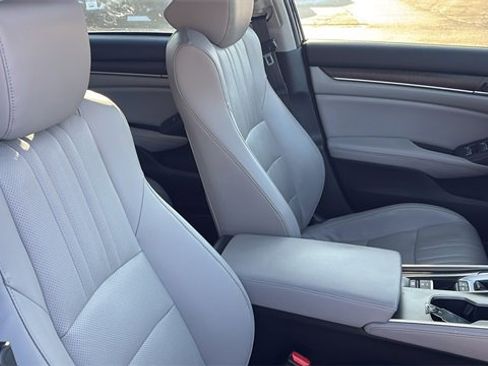 Used 2018 Honda Accord Touring image 33