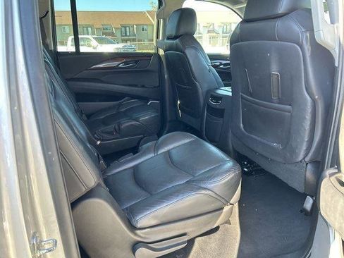 Used 2020 Cadillac Escalade ESV Luxury image 18