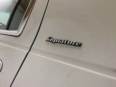 Used 2005 Lincoln Town Car Signature image 76