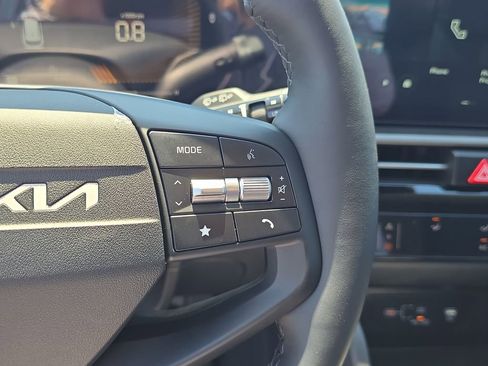 New 2026 Kia Sportage LX FWD image 31
