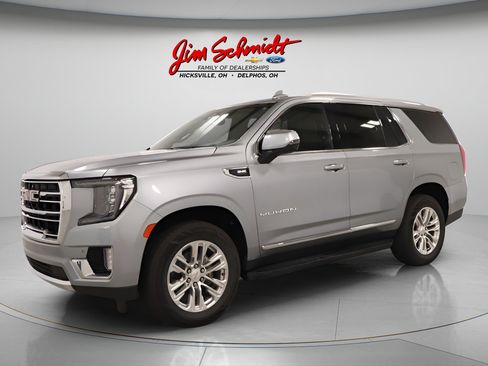 Used 2024 GMC Yukon SLT w/ SLT Luxury Package AWD/4WD image 2