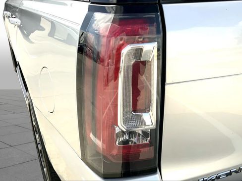 Used 2017 GMC Yukon Denali RWD image 27