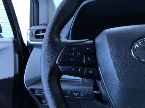 Used 2026 Toyota Sienna LE FWD image 26