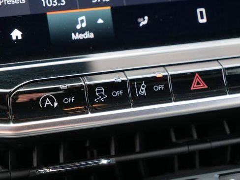 Used 2024 Jeep Compass Latitude image 30