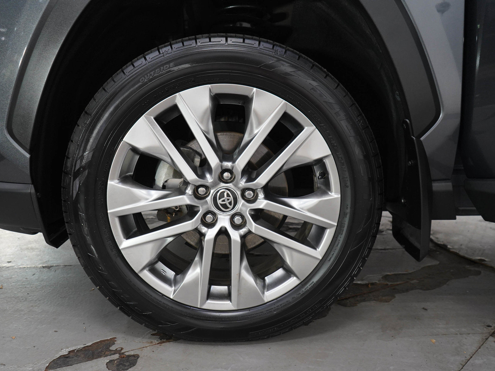 Used 2021 Toyota RAV4 XLE Premium AWD/4WD image 32