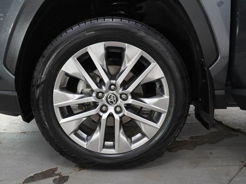 Used 2021 Toyota RAV4 XLE Premium AWD/4WD image 32