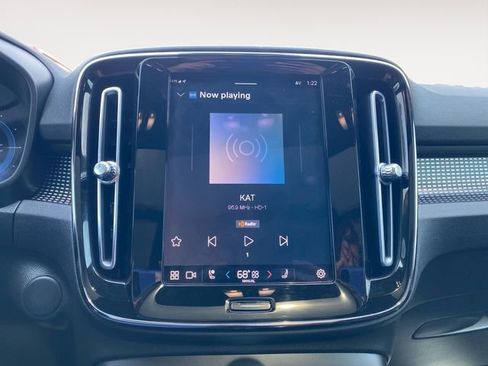 Used 2022 Volvo XC40 P8 Recharge Ultimate image 22
