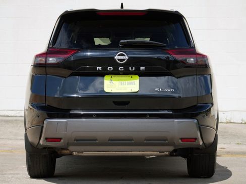Used 2024 Nissan Rogue SL AWD/4WD image 10