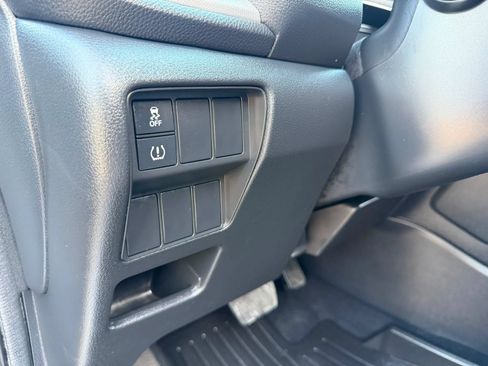 Used 2018 Honda CR-V LX image 9