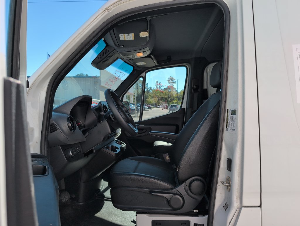 Used 2023 Mercedes-Benz Sprinter 1500 image 10