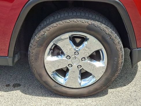 Used 2012 Jeep Grand Cherokee Laredo AWD/4WD image 8