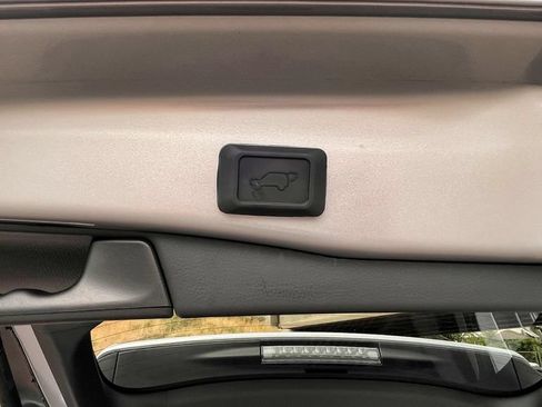 Used 2022 Toyota RAV4 XLE w/ Convenience Package AWD/4WD image 61