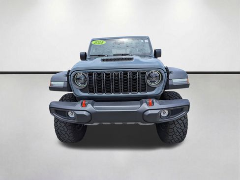 Used 2025 Jeep Gladiator Mojave w/ Convenience Group AWD/4WD image 9