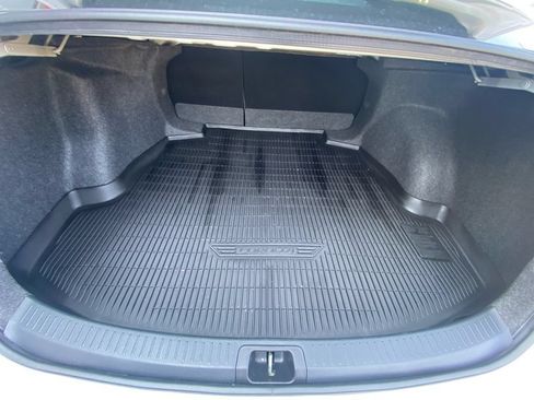 Used 2025 Toyota Corolla LE FWD image 28
