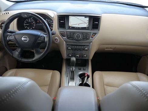 Used 2020 Nissan Pathfinder SL image 2