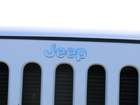 Used 2017 Jeep Wrangler Unlimited Sport w/ Connectivity Group AWD/4WD image 11