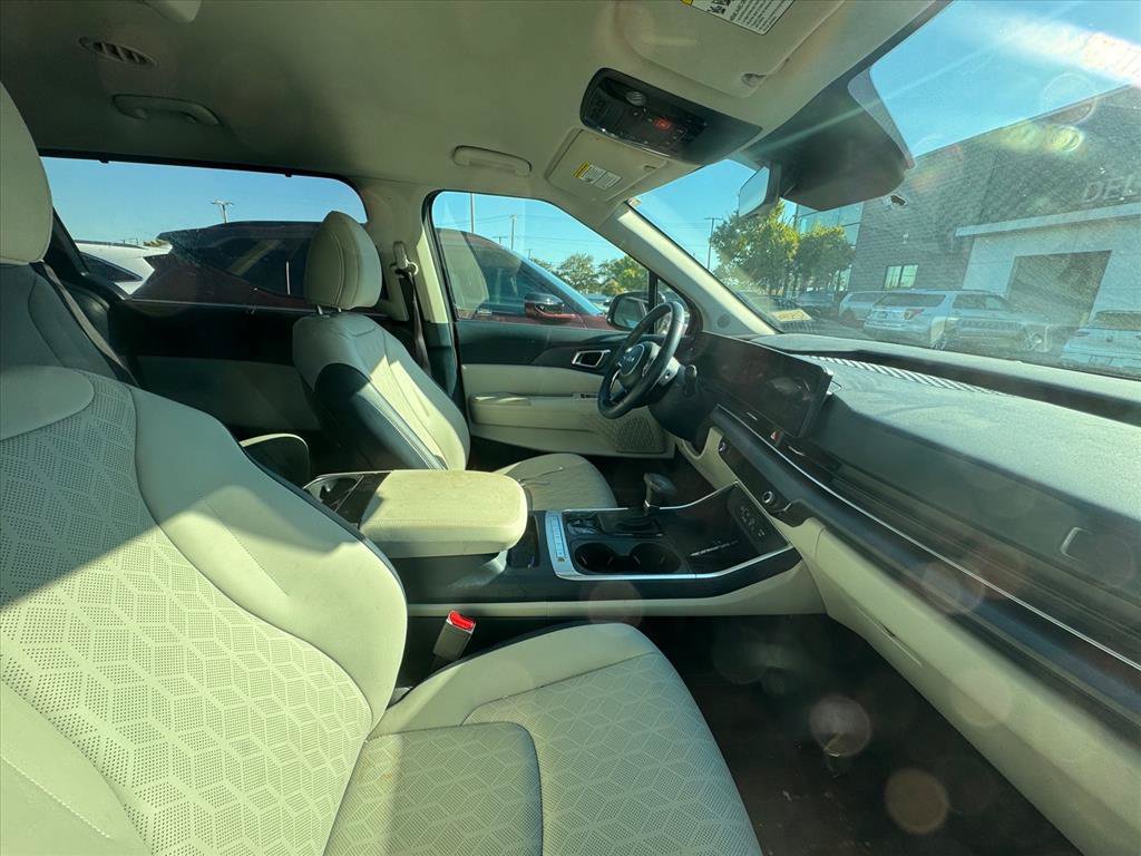 Certified 2025 Kia Carnival EX FWD image 3