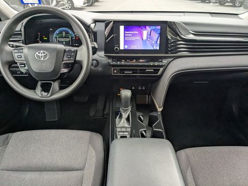 Used 2025 Toyota Camry SE image 25