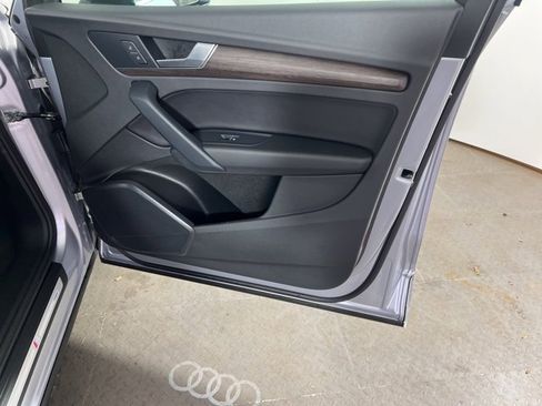 Used 2023 Audi Q5 2.0T Premium w/ Convenience Package image 11