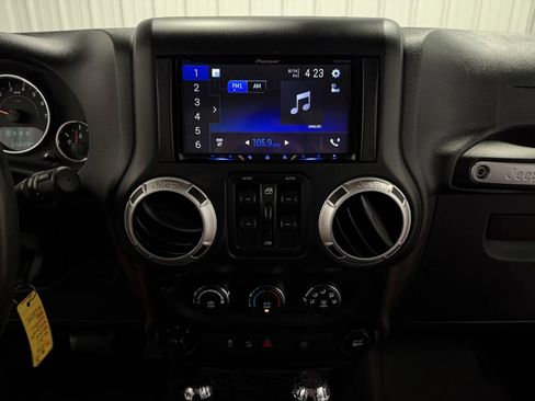 Used 2015 Jeep Wrangler Unlimited Sahara w/ Max Tow Package AWD/4WD image 32
