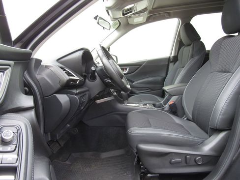 Used 2019 Subaru Forester Premium AWD/4WD image 9