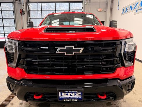 Used 2025 Chevrolet Silverado 2500 LT image 3