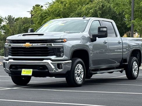 Used 2025 Chevrolet Silverado 2500 LT w/ Convenience Package AWD/4WD image 16