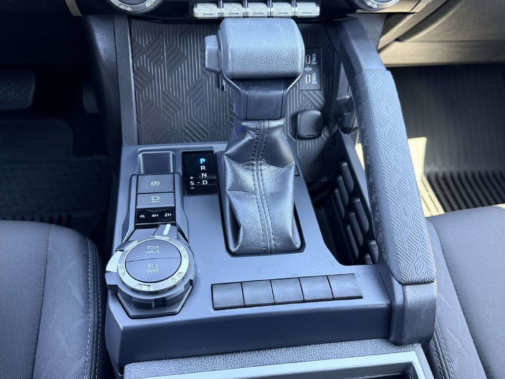 Certified 2025 Toyota Tacoma SR5 AWD/4WD image 6