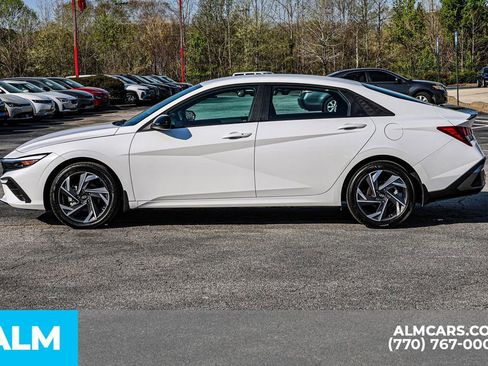 Used 2025 Hyundai Elantra Sport FWD image 9