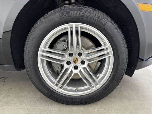 Certified 2021 Porsche Macan S image 15