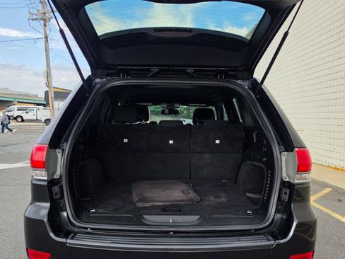 Used 2016 Jeep Grand Cherokee Laredo w/ Quick Order Package 23E AWD/4WD image 9