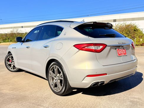 Used 2017 Maserati Levante w/ Sport Package image 10