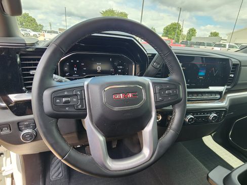 Used 2024 GMC Sierra 1500 SLE w/ Preferred Package AWD/4WD image 11