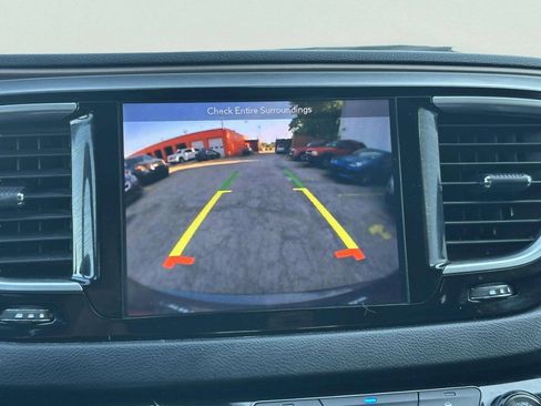 Used 2018 Chrysler Pacifica Touring-L Plus w/ Tire & Wheel Group FWD image 35