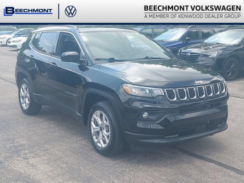 Used 2025 Jeep Compass Latitude AWD/4WD image 1