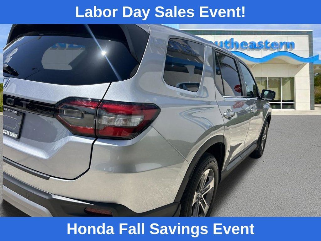 Used 2025 Honda Pilot EX-L image 9