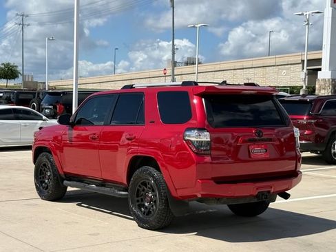 Used 2022 Toyota 4Runner SR5 Premium w/ Moonroof Package AWD/4WD image 4