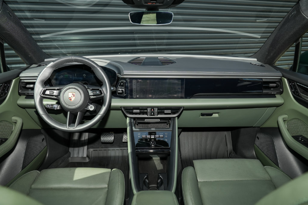 Certified 2026 Porsche Macan 4 Electric AWD/4WD image 28