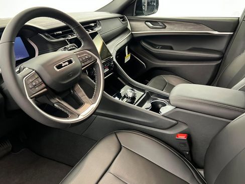 New 2025 Jeep Grand Cherokee Limited w/ Luxury Tech Group II image 15