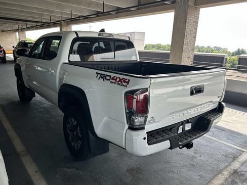 Used 2021 Toyota Tacoma TRD Off-Road w/ Technology Package AWD/4WD image 2