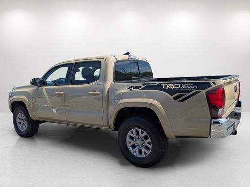 Used 2019 Toyota Tacoma SR5 RWD image 7