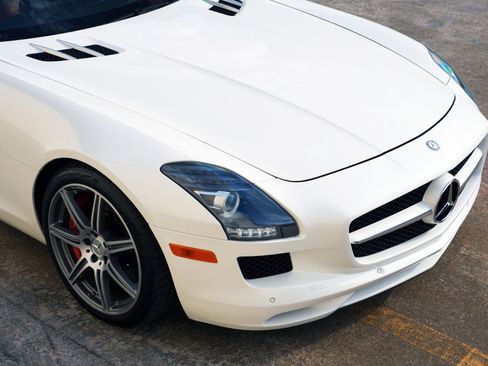 Used 2012 Mercedes-Benz SLS AMG Roadster image 53