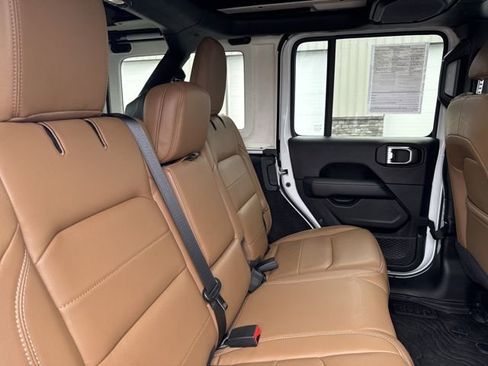 Used 2020 Jeep Wrangler Unlimited Sahara image 15