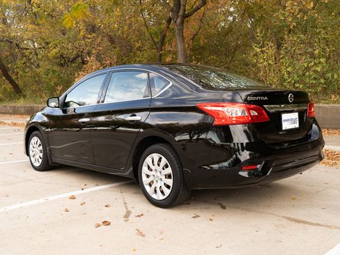 Used 2019 Nissan Sentra S image 7