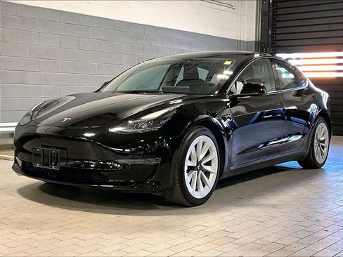 Used 2022 Tesla Model 3 image 1
