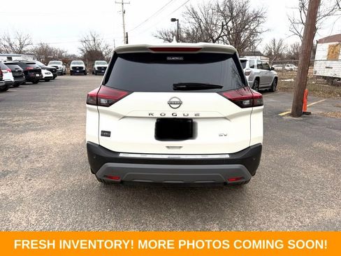 Used 2023 Nissan Rogue SV image 5