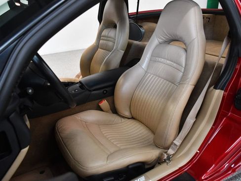 Used 2002 Chevrolet Corvette Coupe w/ Preferred Equipment Group2 RWD image 31