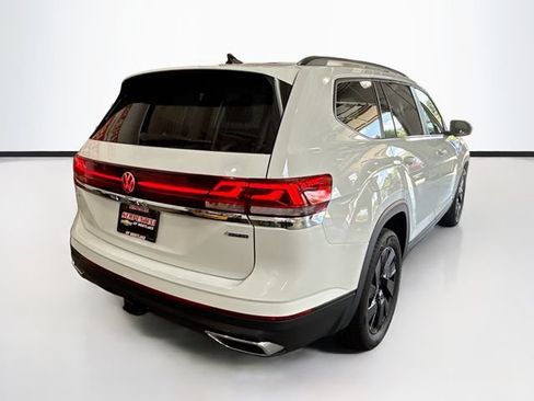 Used 2024 Volkswagen Atlas SE AWD/4WD image 6