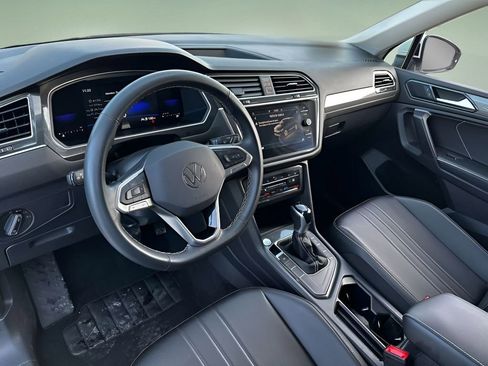 Used 2024 Volkswagen Tiguan SE image 22