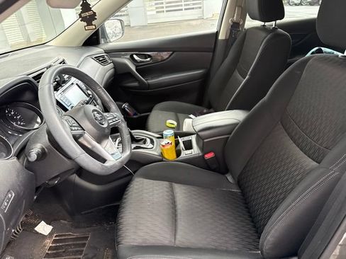 Used 2017 Nissan Rogue SV w/ SV Premium Package AWD/4WD image 7